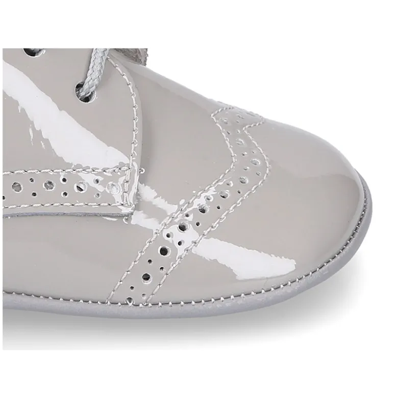 Zapatito tipo Blucher bebé niño en piel charol.