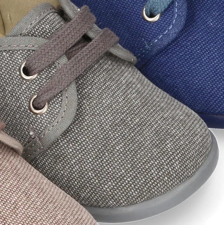 Zapatito tipo Blucher con cordones en lona efecto lavado.