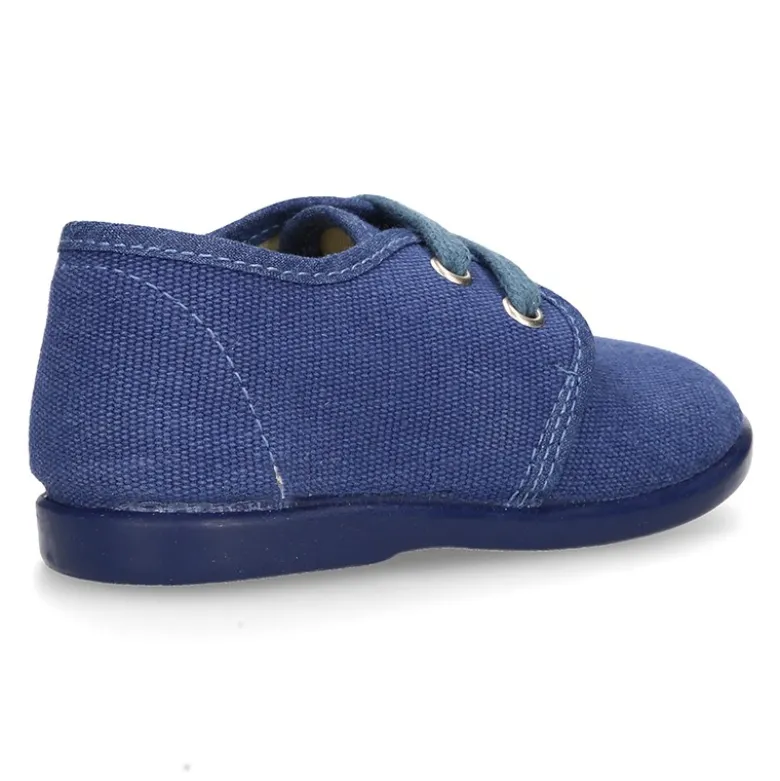 Zapatito tipo Blucher con cordones en lona efecto lavado.