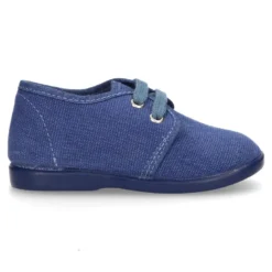 Zapatito tipo Blucher con cordones en lona efecto lavado.