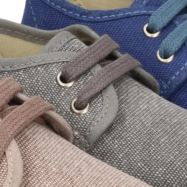 Zapatito tipo Blucher con cordones en lona efecto lavado.