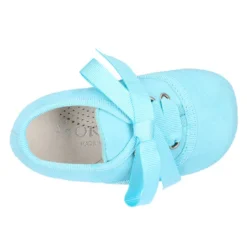Zapatito tipo blucher con lazo en ante.