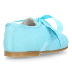 Zapatito tipo blucher con lazo en ante.