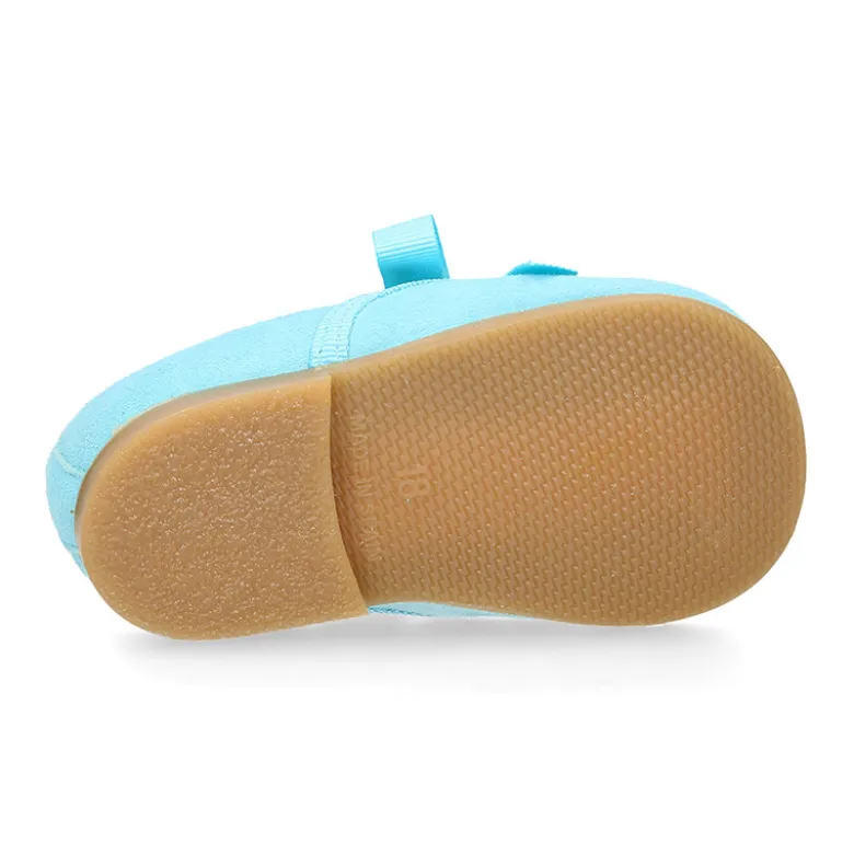 Zapatito tipo blucher con lazo en ante.