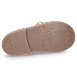 Zapatito tipo Blucher con lengüeta con flecos y picados en serraje.
