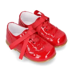 Zapatito tipo Blucher en piel charol ROJO.