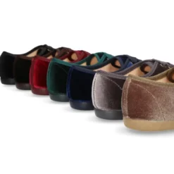 Zapatito tipo Blucher en terciopelo con lazos para mayores.