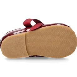 Zapatito tipo Blucher niño en piel charol con lazos.