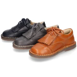 Zapatito tipo blucher niños con lengüeta con flecos y picados en piel VINTAGE.