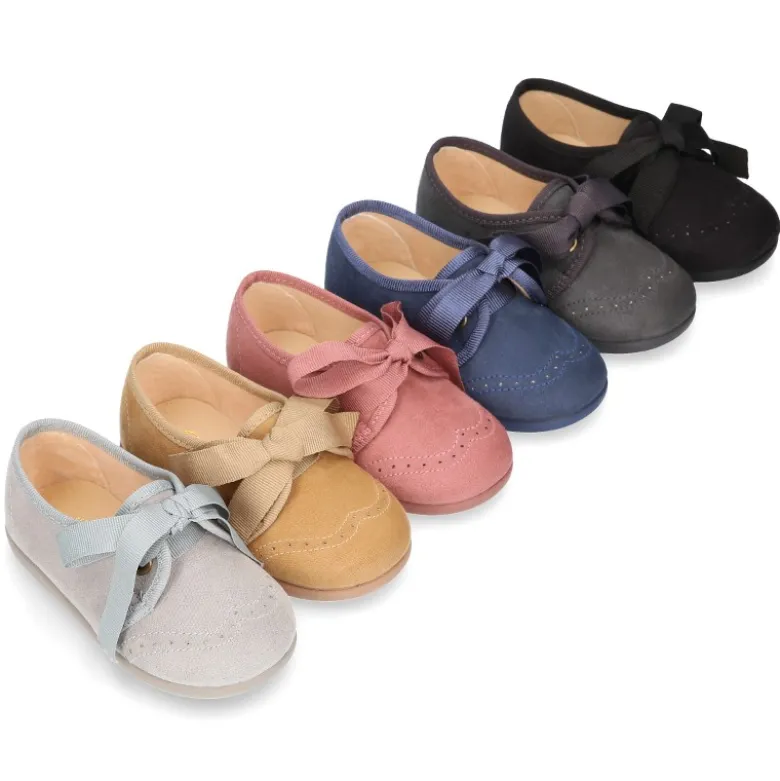 Zapatito tipo Blucher niños con lazos y picados en Serratex.