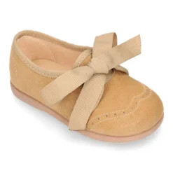 Zapatito tipo Blucher niños con lazos y picados en Serratex.