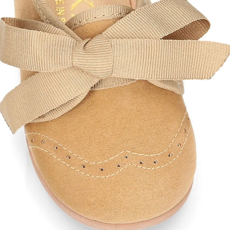 Zapatito tipo Blucher niños con lazos y picados en Serratex.