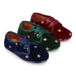 Zapatito tipo Blucher niños en terciopelo con ESTRELLAS bordadas.