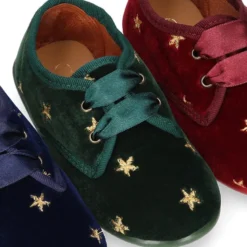 Zapatito tipo Blucher niños en terciopelo con ESTRELLAS bordadas.