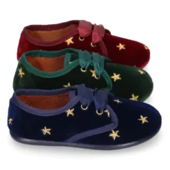 Zapatito tipo Blucher niños en terciopelo con ESTRELLAS bordadas.