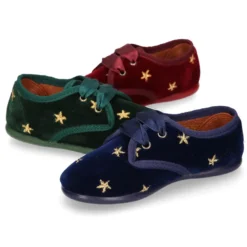 Zapatito tipo Blucher niños en terciopelo con ESTRELLAS bordadas.