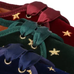 Zapatito tipo Blucher niños en terciopelo con ESTRELLAS bordadas.