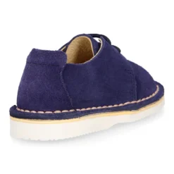 Zapatito tipo blucher primavera con cordones en serraje.