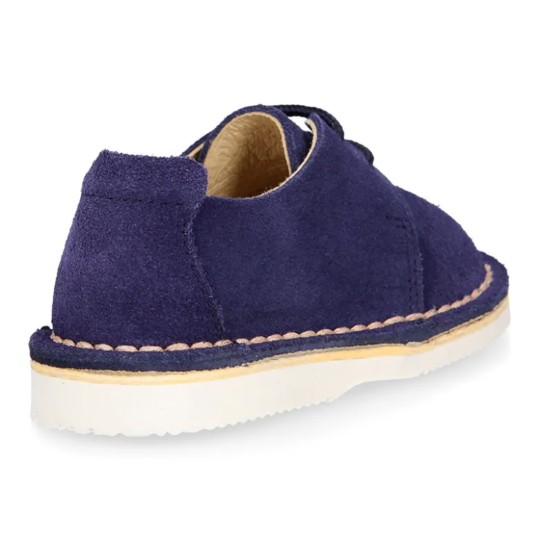 Zapatito tipo blucher primavera con cordones en serraje.