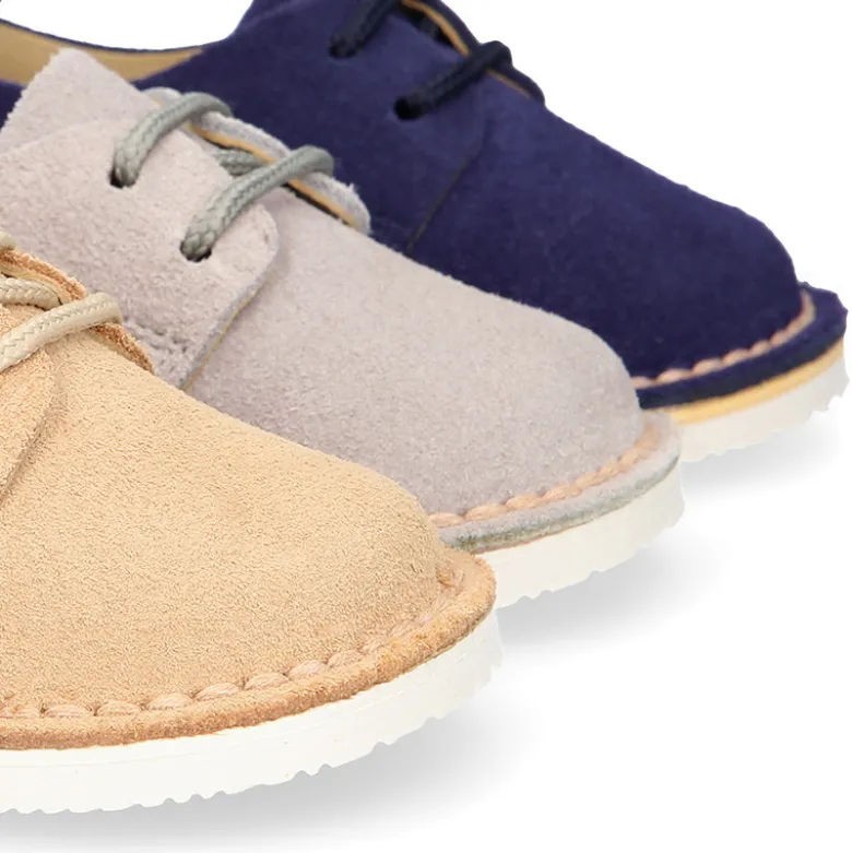 Zapatito tipo blucher primavera con cordones en serraje.