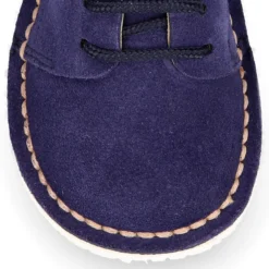 Zapatito tipo blucher primavera con cordones en serraje.