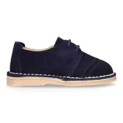 Zapatito tipo blucher primavera con picados en serraje.
