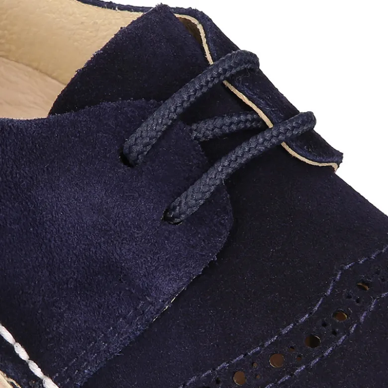 Zapatito tipo blucher primavera con picados en serraje.