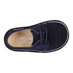 Zapatito tipo blucher primavera con picados en serraje.