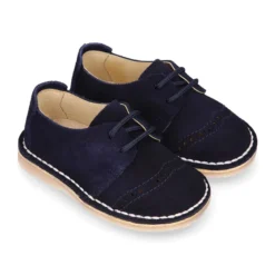 Zapatito tipo blucher primavera con picados en serraje.