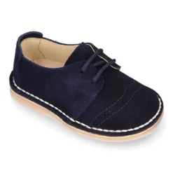 Zapatito tipo blucher primavera con picados en serraje.