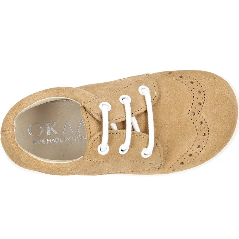 Zapatito tipo Blucher primavera con cordones y picados en serraje.