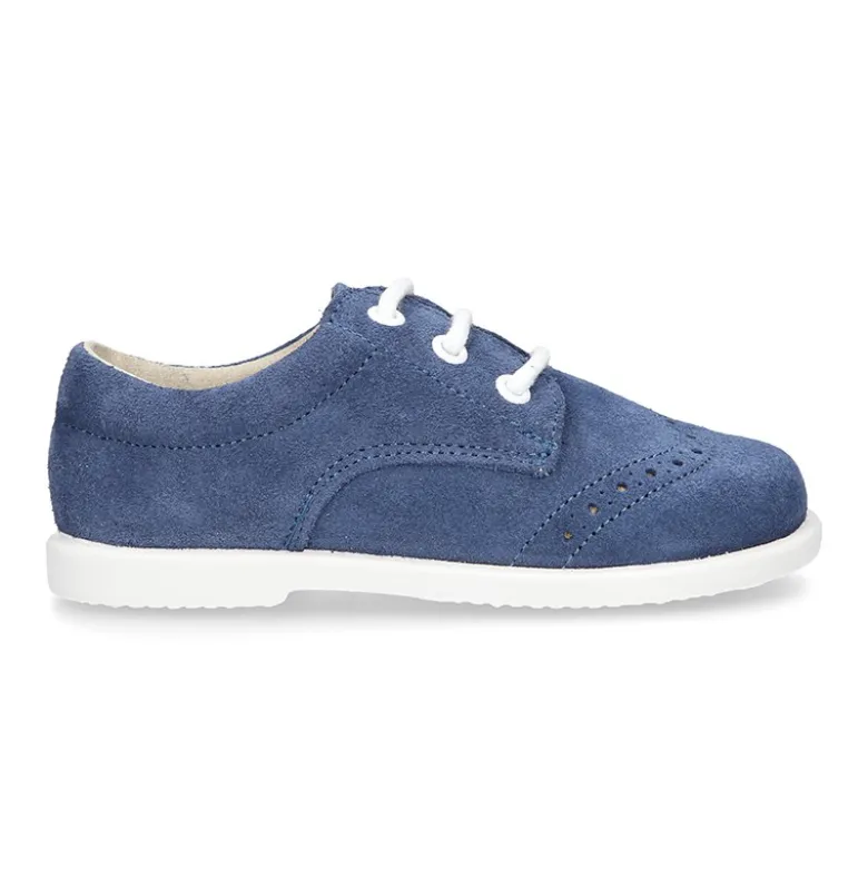 Zapatito tipo Blucher primavera con cordones y picados en serraje.