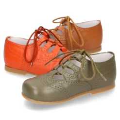 Zapatito tipo INGLÉS niños en nuevos colores OTOÑALES con cordones en piel napa.