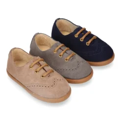 Zapato blucher para niño con cordones y picados en piel serraje