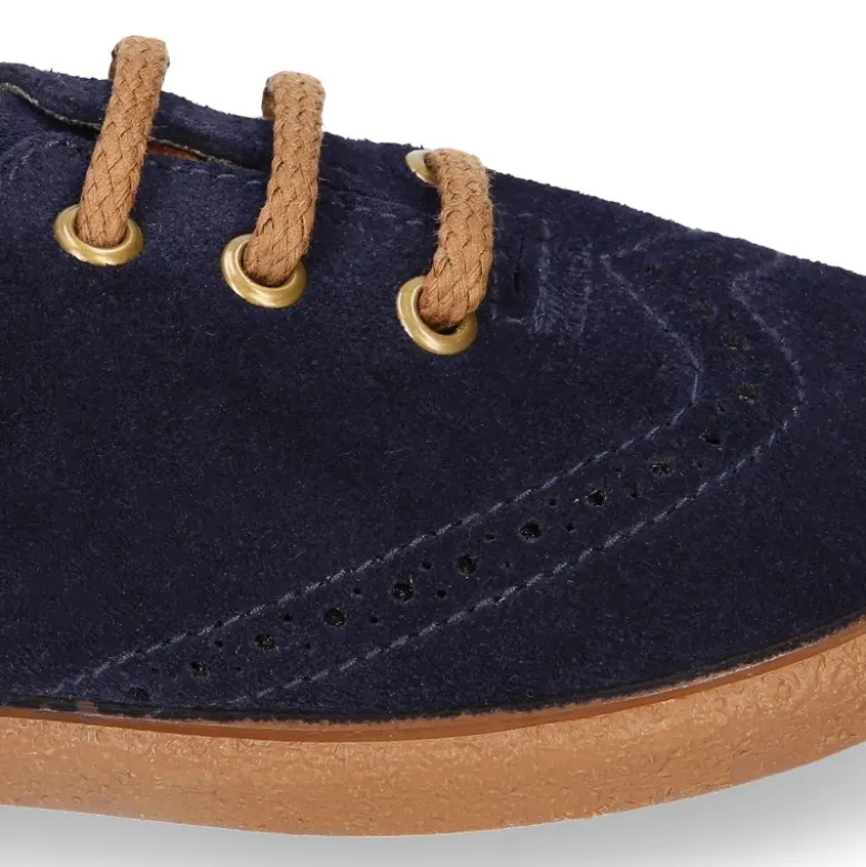 Zapato blucher para niño con cordones y picados en piel serraje