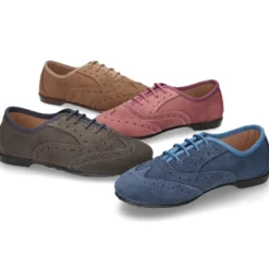 Zapato clásico tipo Blucher con lazos y picados en piel serraje.