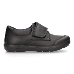 Zapato colegial niño OKAA tipo Blucher sin cordones y puntera reforzada en piel lavable.