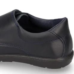 Zapato colegial niño OKAA tipo Blucher sin cordones y puntera reforzada en piel lavable.
