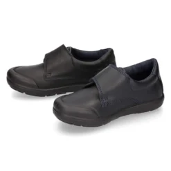 Zapato colegial niño OKAA tipo Blucher sin cordones y puntera reforzada en piel lavable.