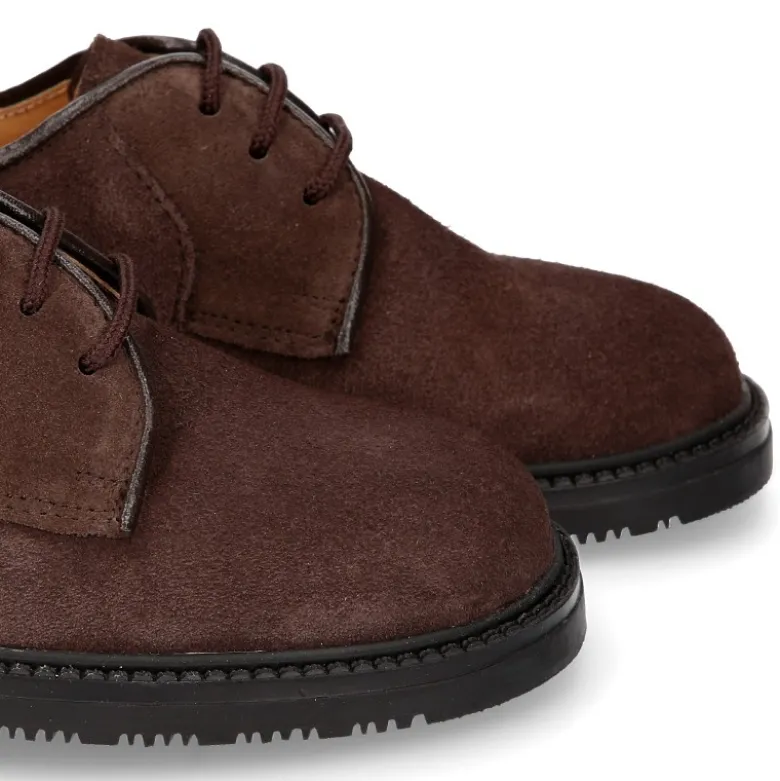 Zapato colegial Niño tipo Blucher con cordones en piel lisa Serraje.