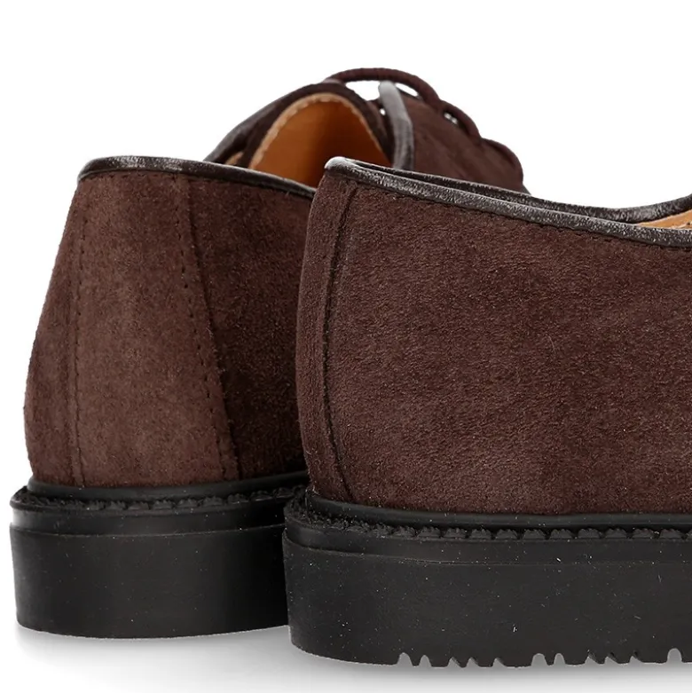 Zapato colegial Niño tipo Blucher con cordones en piel lisa Serraje.