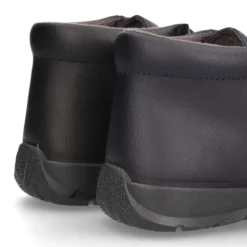 Zapato colegial niño tipo Botita sin cordones en piel lavable.