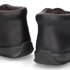 Zapato colegial niño tipo Botita sin cordones en piel lavable.