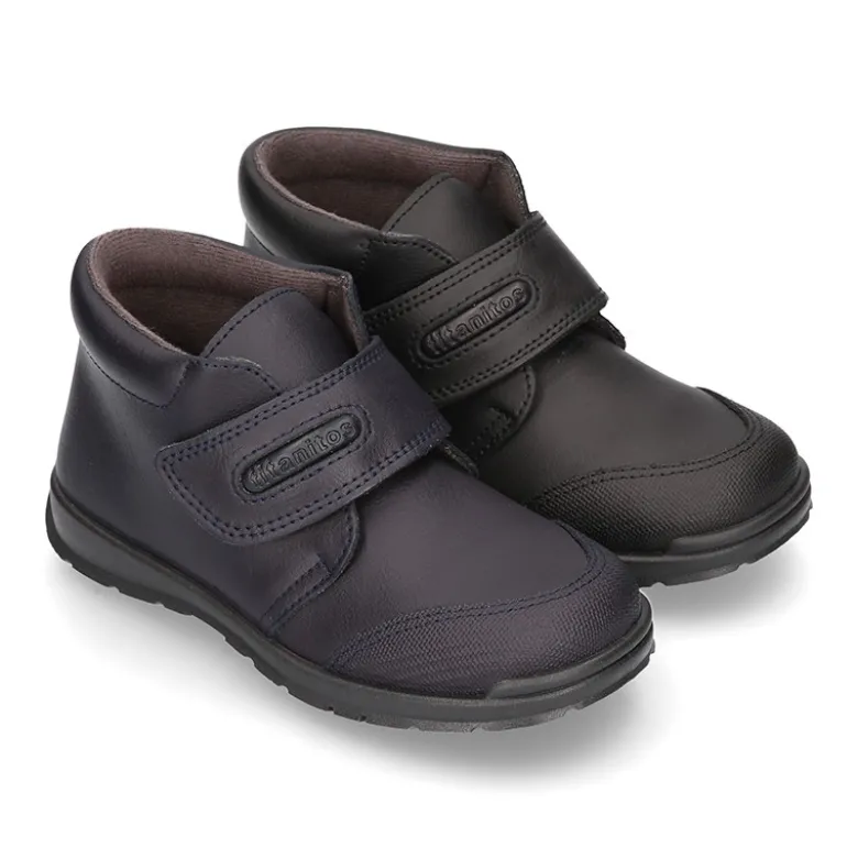 Zapato colegial niño tipo Botita sin cordones en piel lavable.