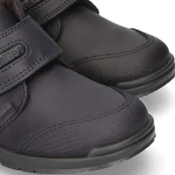 Zapato colegial niño tipo Botita sin cordones en piel lavable.