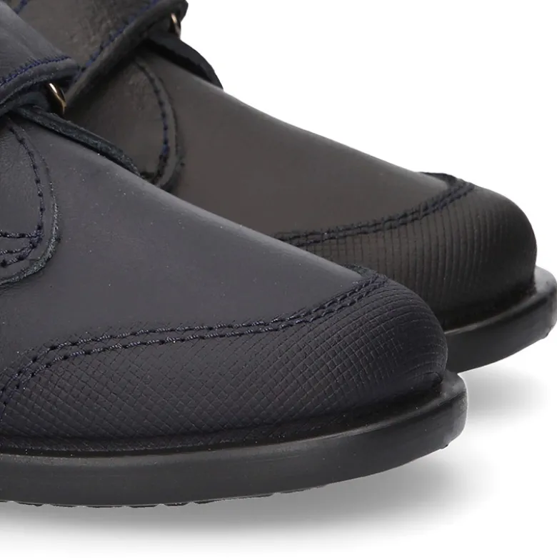 Zapato colegial tipo Blucher sin cordones y con puntera en piel lavable para peques.