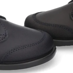 Zapato colegial tipo Blucher sin cordones y con puntera en piel lavable para peques.