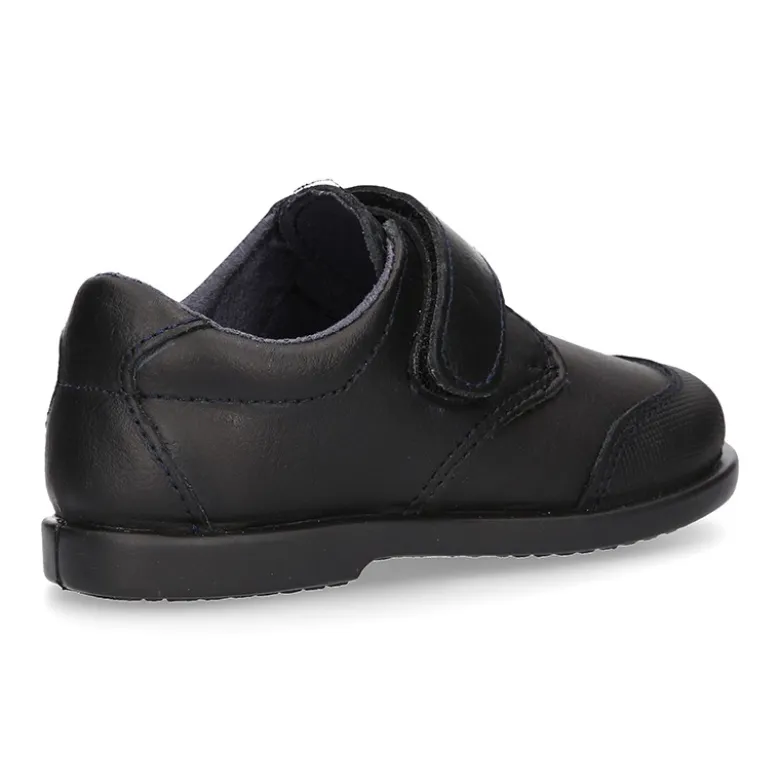 Zapato colegial tipo Blucher sin cordones y con puntera en piel lavable para peques.
