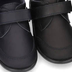 Zapato colegial tipo Blucher sin cordones y con puntera en piel lavable para peques.