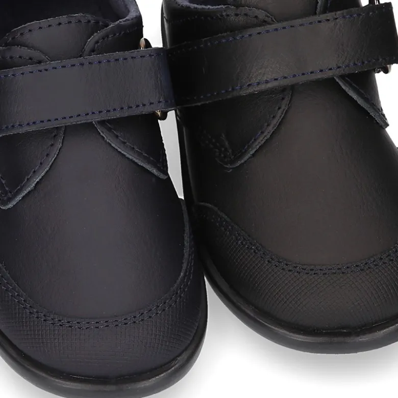 Zapato colegial tipo Blucher sin cordones y con puntera en piel lavable para peques.